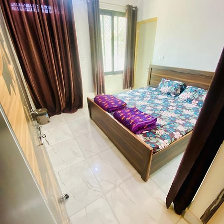 Nirupam Sadan Homestay Вріндаван Екстер'єр фото