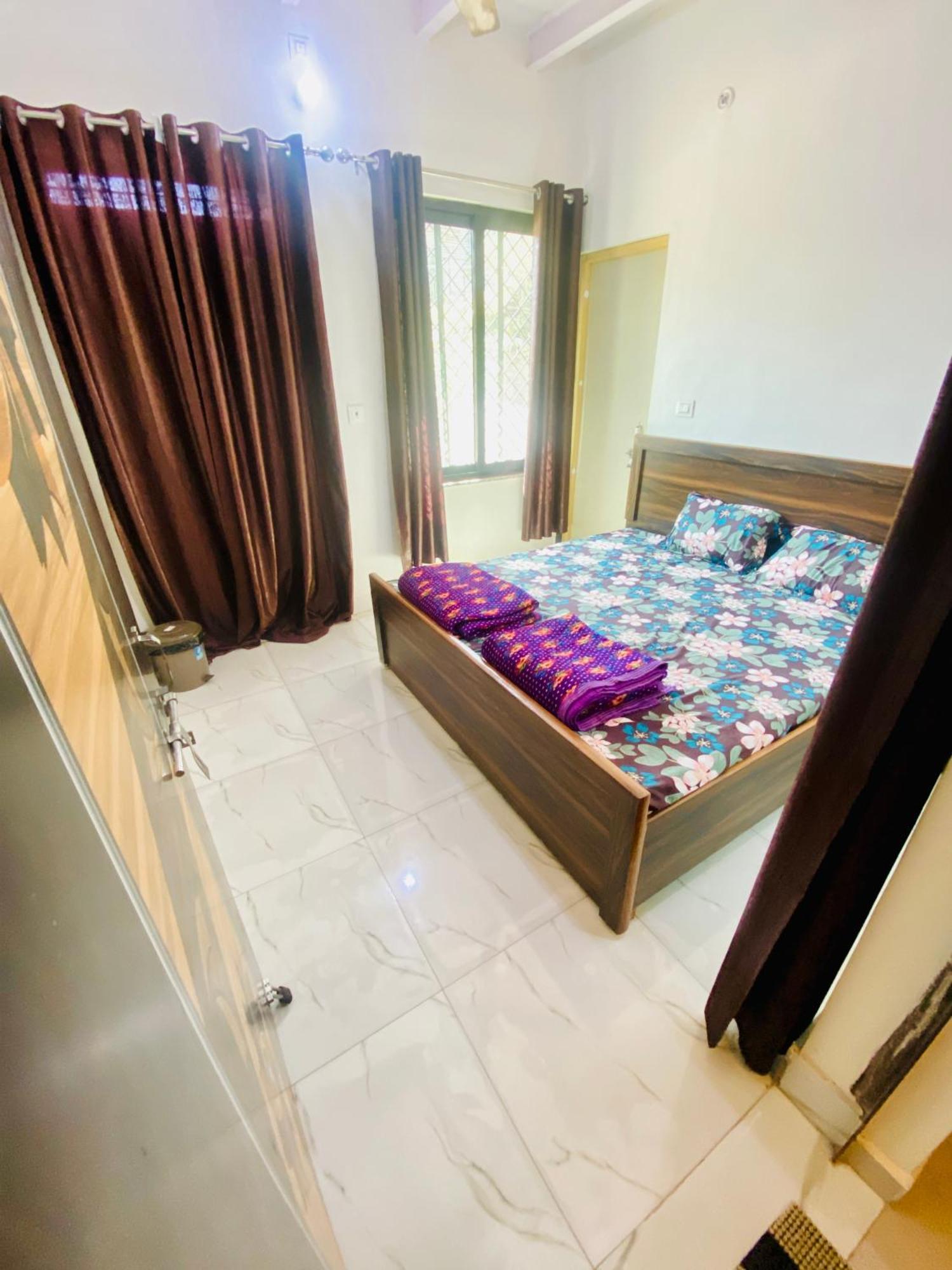 Nirupam Sadan Homestay Вріндаван Екстер'єр фото